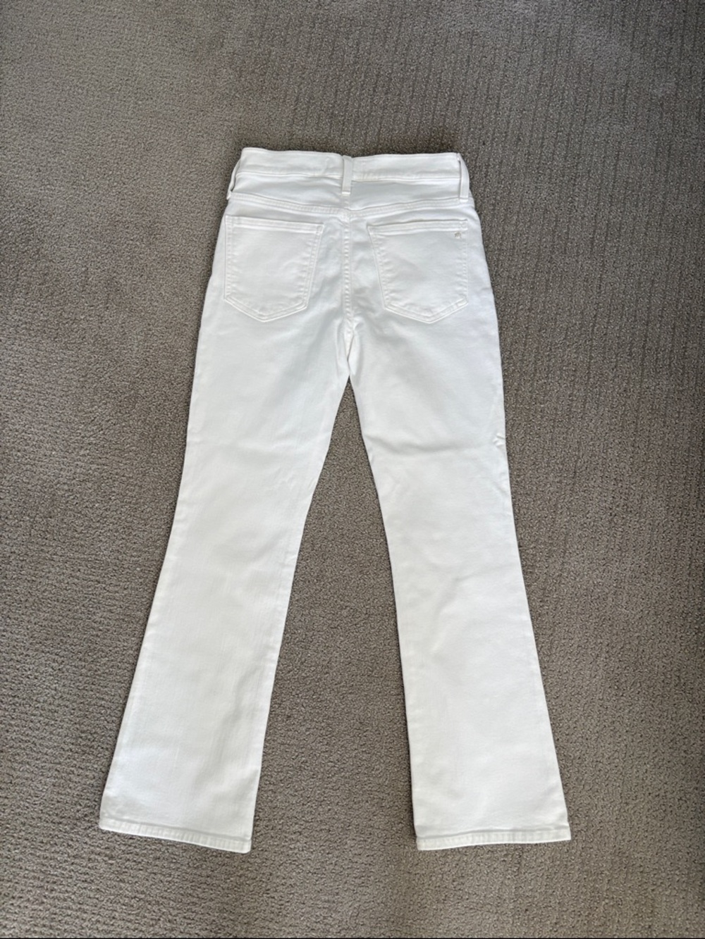 Madewell mid rise white kickout jeans. Size 26. New without tags. - Picture 4 of 4